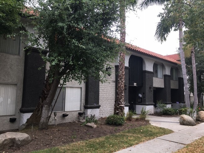 Building Photo - Rock Glen Villa Apartments