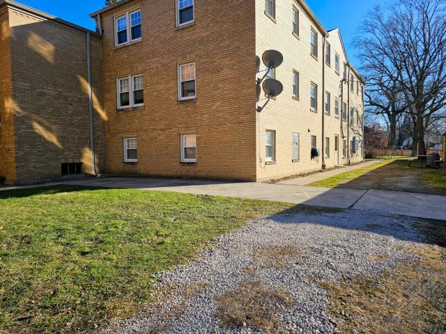 Building Photo - 2 bedroom in Riverside IL 60546