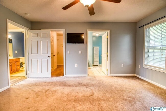 Building Photo - 328 Land Cir