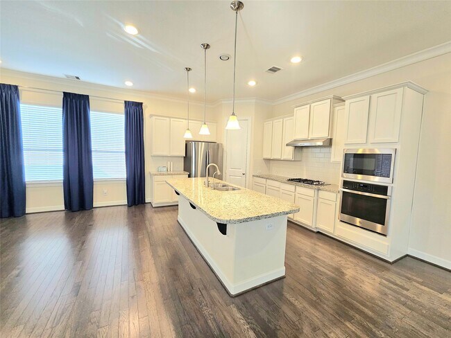 Building Photo - 9610 Knights Station Dr