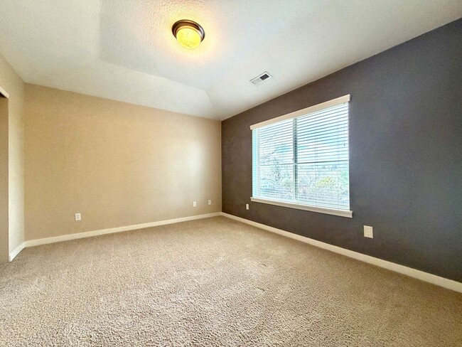 Building Photo - **FREE TWO WEEKS RENT** Sophisticated Beaverton Townhome with Multiple Floor Spacious Layout- Gre...