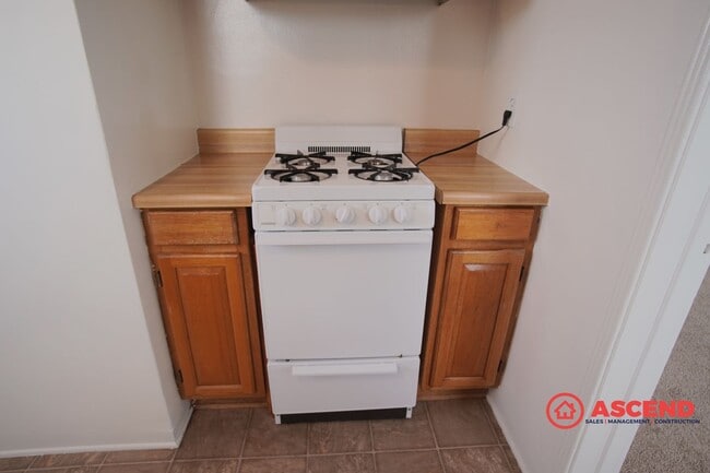 Building Photo - 2301 Olympic Dr