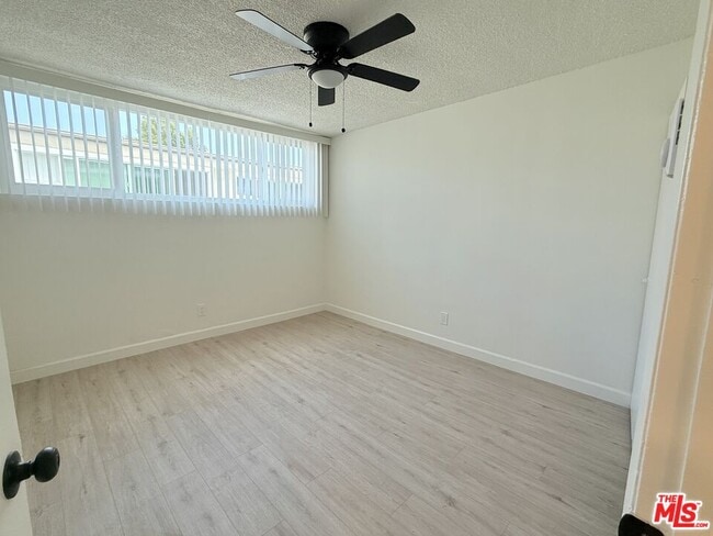 Building Photo - 10840 Camarillo St