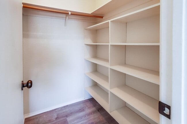Building Photo - Downtown Vista Townhome, Available Now!