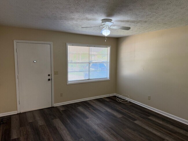 Building Photo - r410