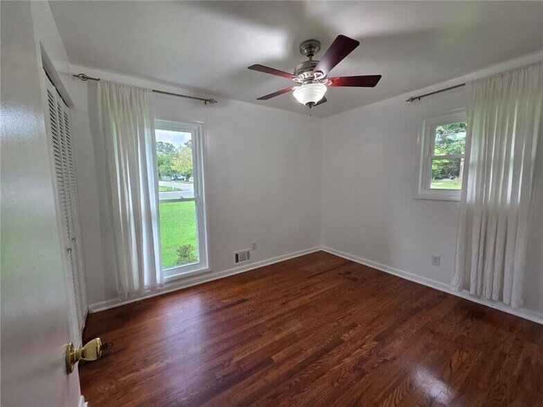 Building Photo - 762 Lancelot Dr