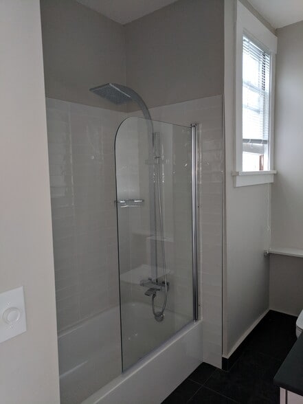 Building Photo - 1685 Oxford St