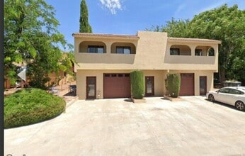 Building Photo - 390 Fairway Oaks Dr