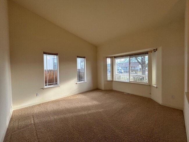 Building Photo - Charming Home Near John Wayne Trail