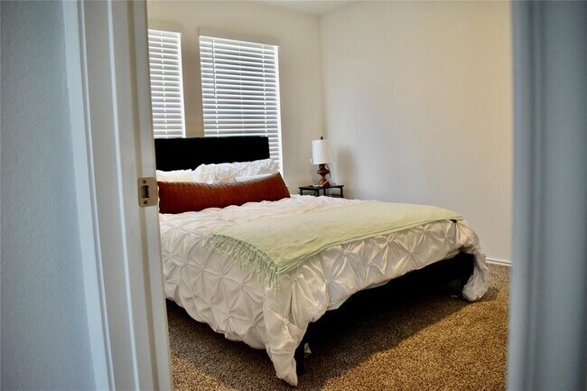 Building Photo - 1811 Legacy Hills Dr