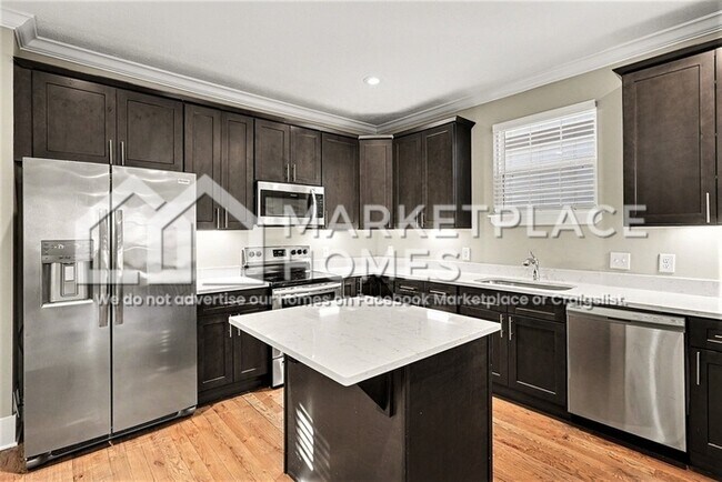 Building Photo - 2437/109 Bell St