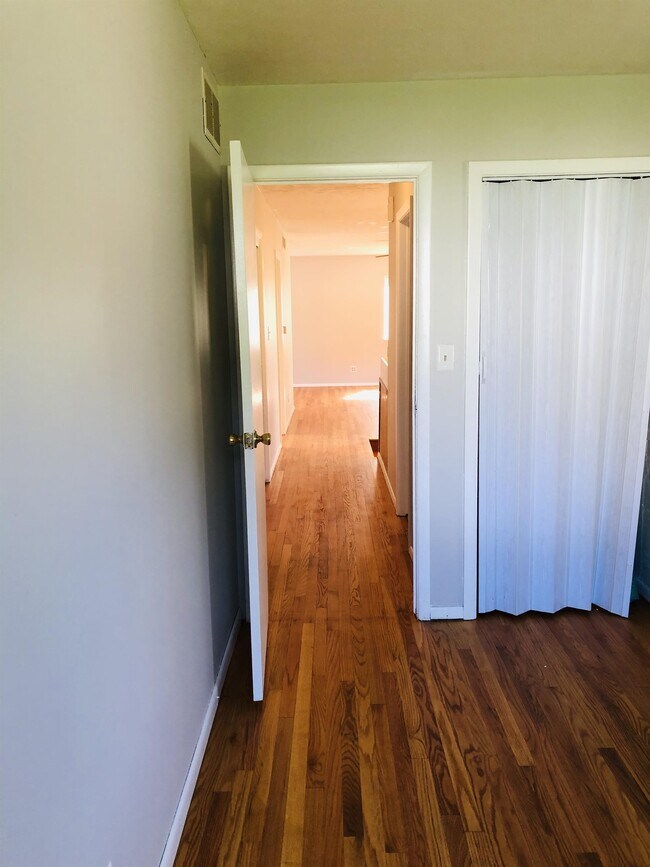 Building Photo - 4244 E Stephens Dr