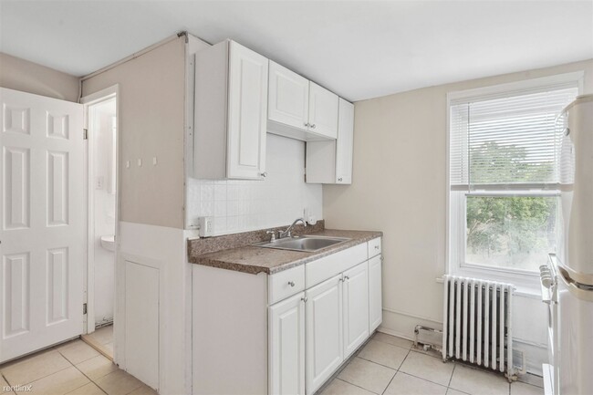 Building Photo - 1 br, 1 bath Triplex - 1707 N Gratz ST Uni...