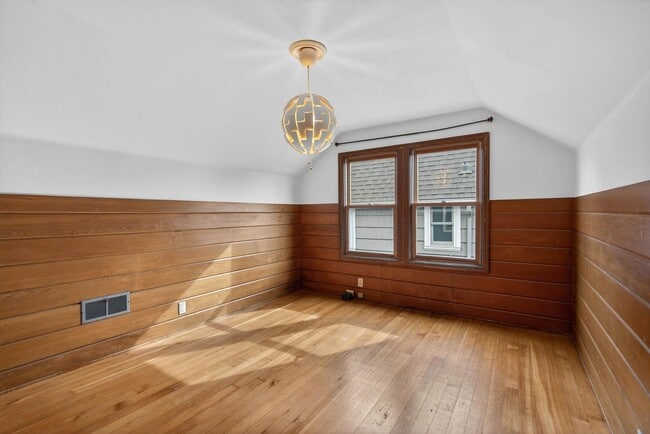 Building Photo - Vintage 3-bdrm/1-bdrm Alameda charmer—Many updates, large yard w/deck & raised beds