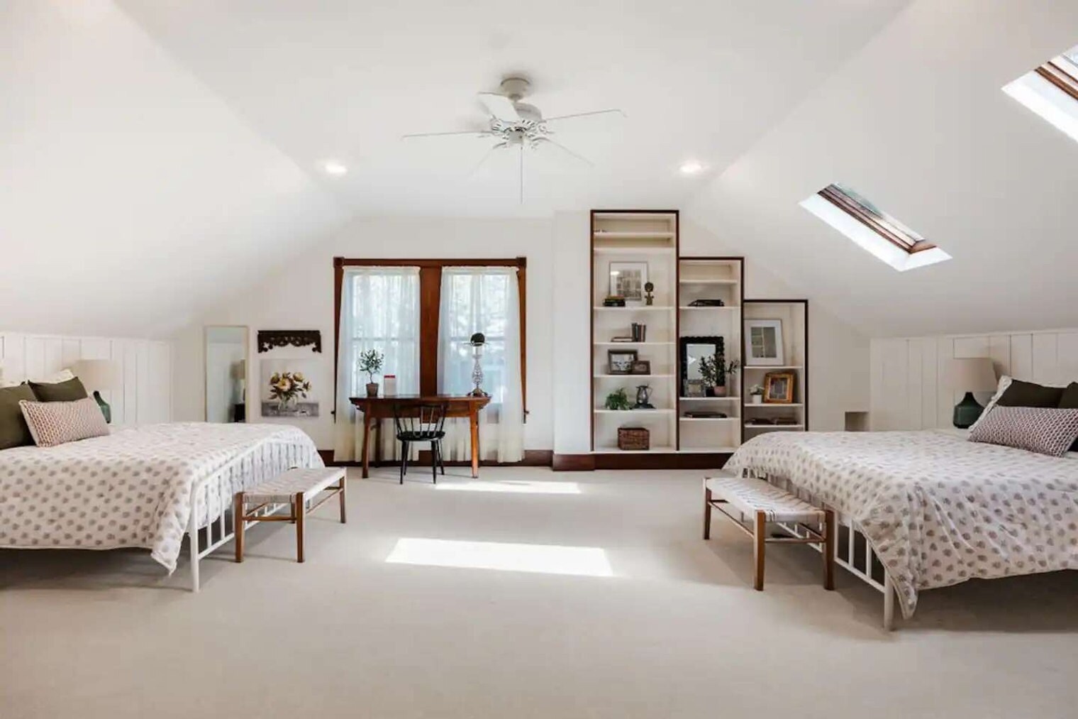 Building Photo - 1116 W 10th St