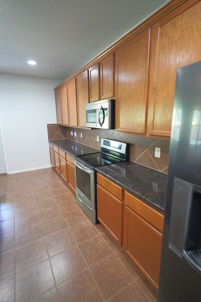 Building Photo - Great 4 Bedroom Home Now Available in Cibo...