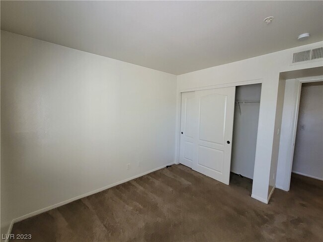 Building Photo - 2121 Blue Breeze Dr