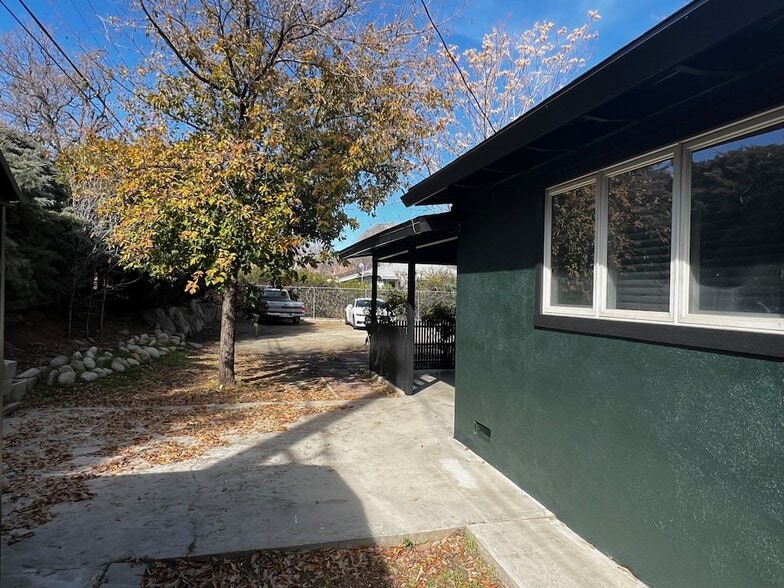 Building Photo - 367 Sirretta St