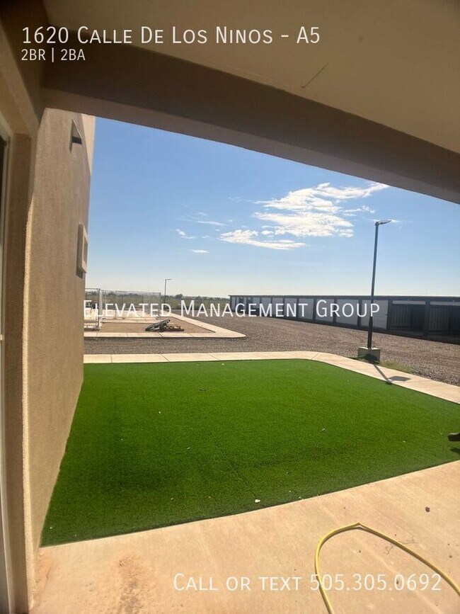 Building Photo - 1620 Calle de los Ninos Ave