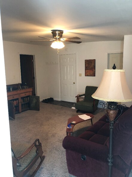 Building Photo - 413 White Deer Pike