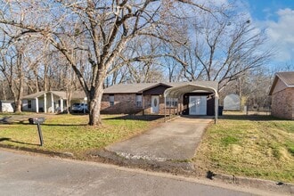 Building Photo - 909 Essex St