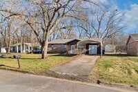 Building Photo - 909 Essex St