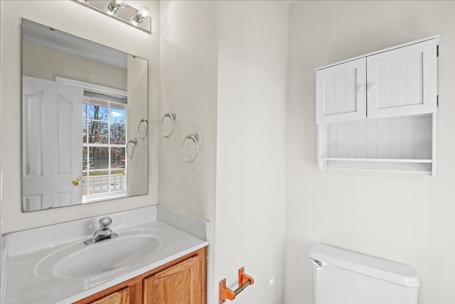 Building Photo - Near VRE and I-95!