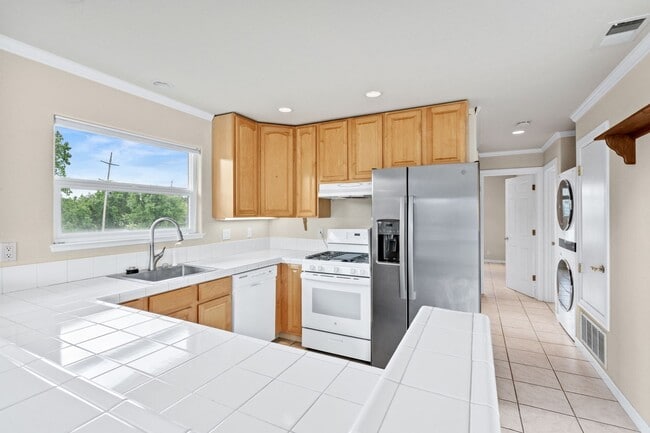 Building Photo - 2 Bedroom, 2 Bath Home with Vineyard Views on a Gated 11-Acre Property