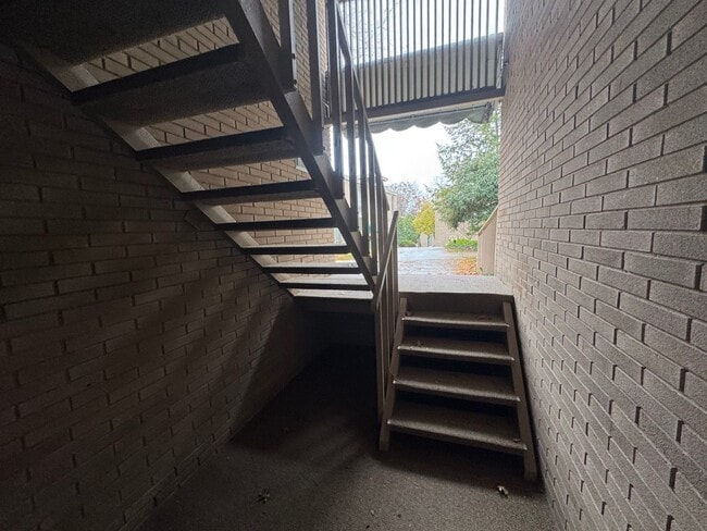 Building Photo - Charming 2-Bedroom Property (Water, Trash and Recycling and Sewer taken care by HOA)