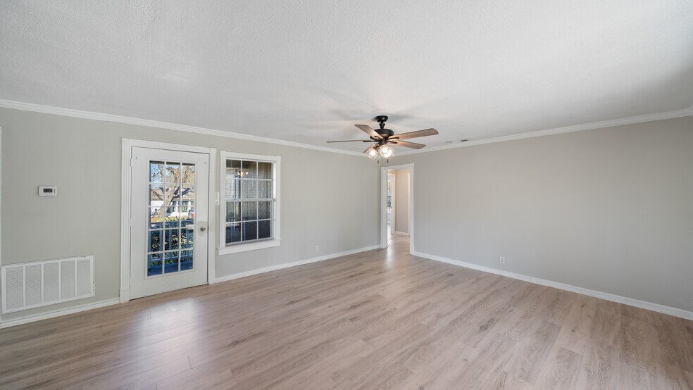 Building Photo - 403 Prairieville St