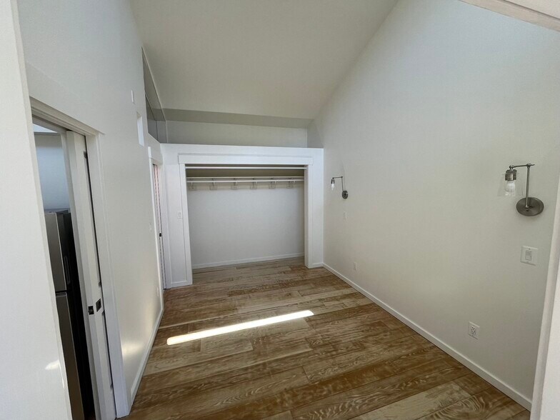 Building Photo - 8113 Sand Dollar Ln