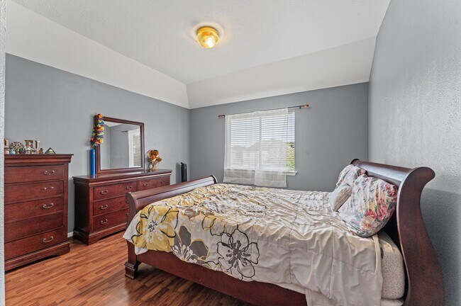 Building Photo - 1631 Mustang Crossing
