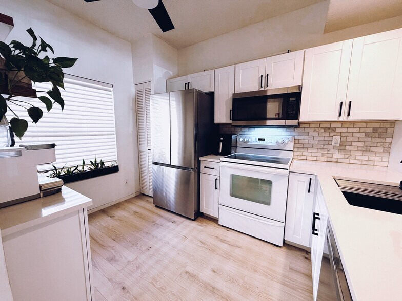 Building Photo - 1018 Woodshire Ln