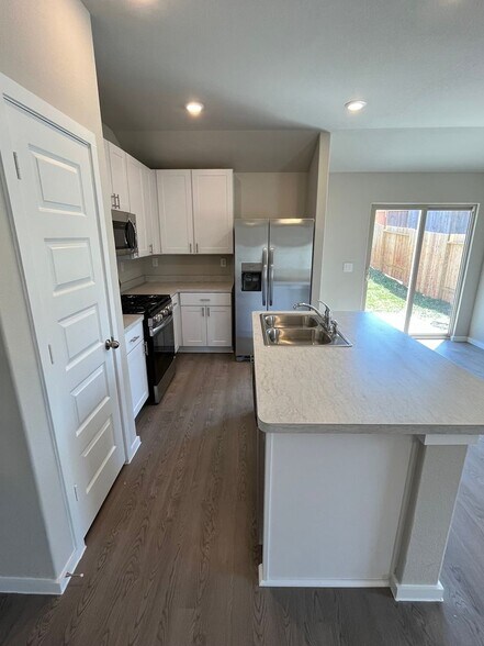 Building Photo - 25553 Blossom Ct