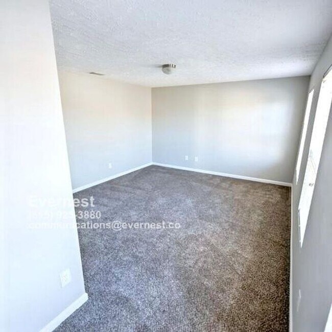 Building Photo - Spacious 4-Bedroom Home with Modern Amenit...