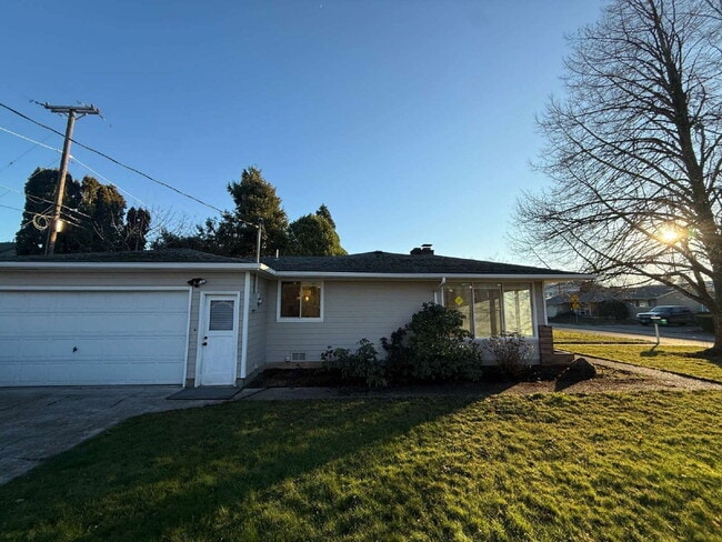 Building Photo - 1495 Lake Dr