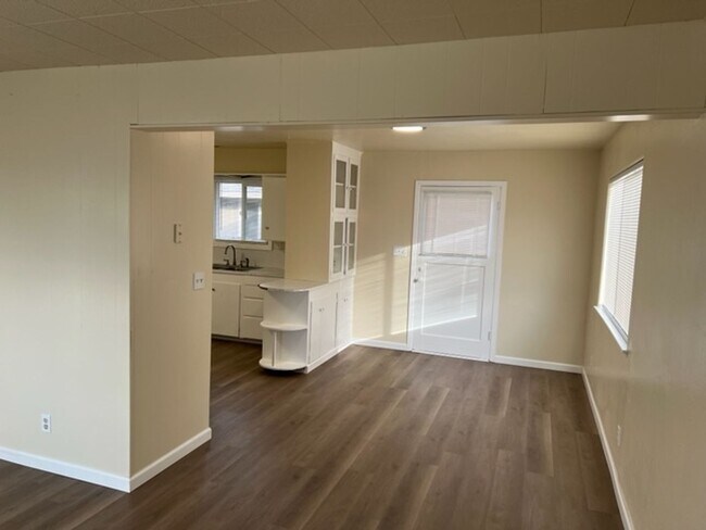 Building Photo - Single Level Home w/ Open Floor Plan