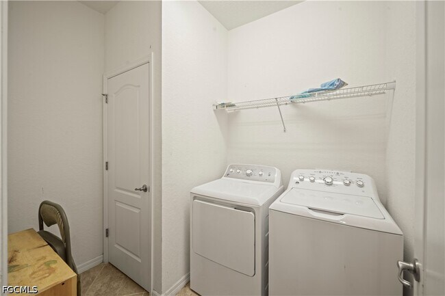 Building Photo - 4234 Bluegrass Dr