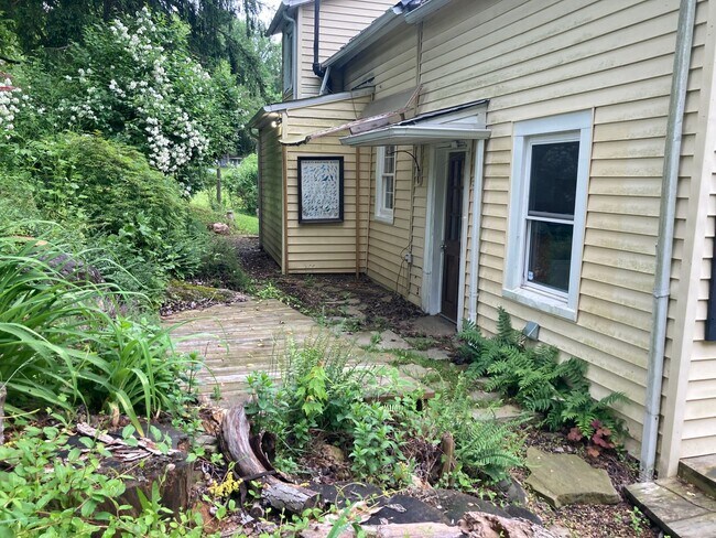 Building Photo - Charming 2 Bedroom/1.5 Bathroom Home in Cockeysville, MD!