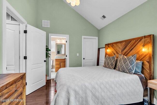 Building Photo - 510 Lareine Ave