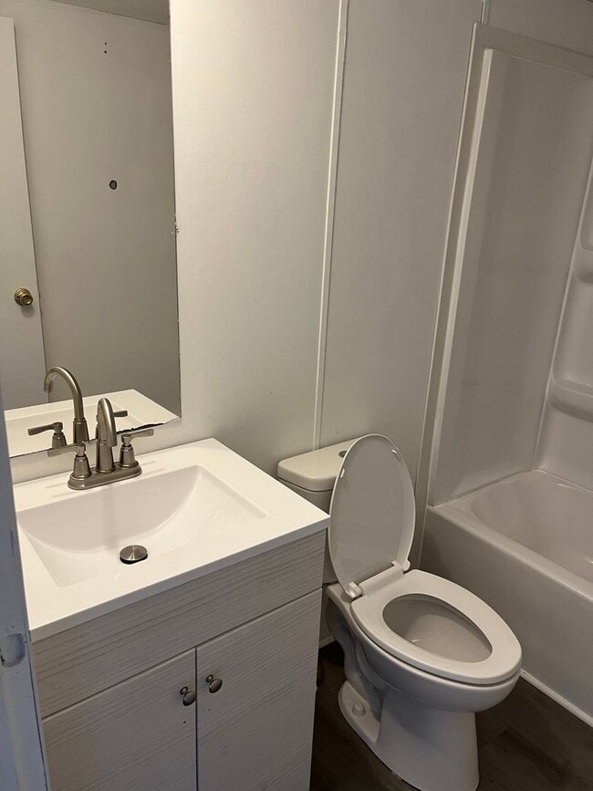 Building Photo - 632 British Rd