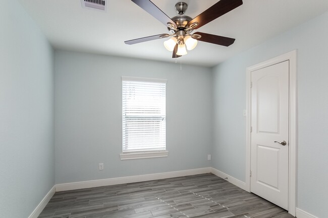 Building Photo - 1140 Glenda St