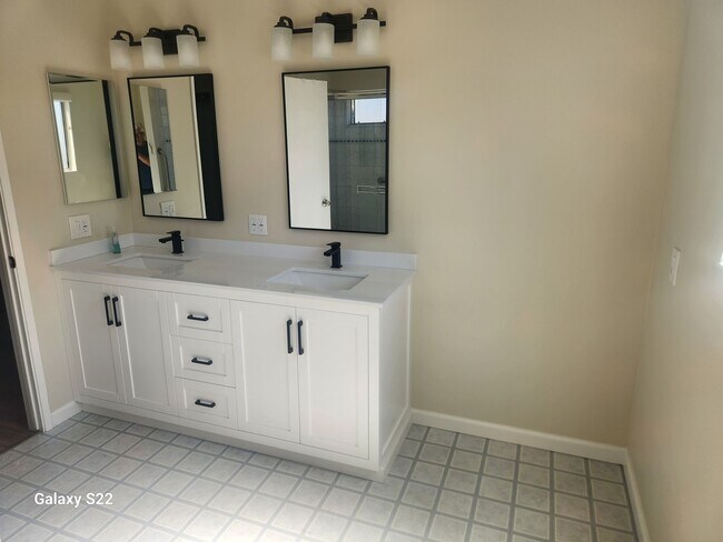 Building Photo - This is a Must See beautiful 3 bedroom, 2 ...