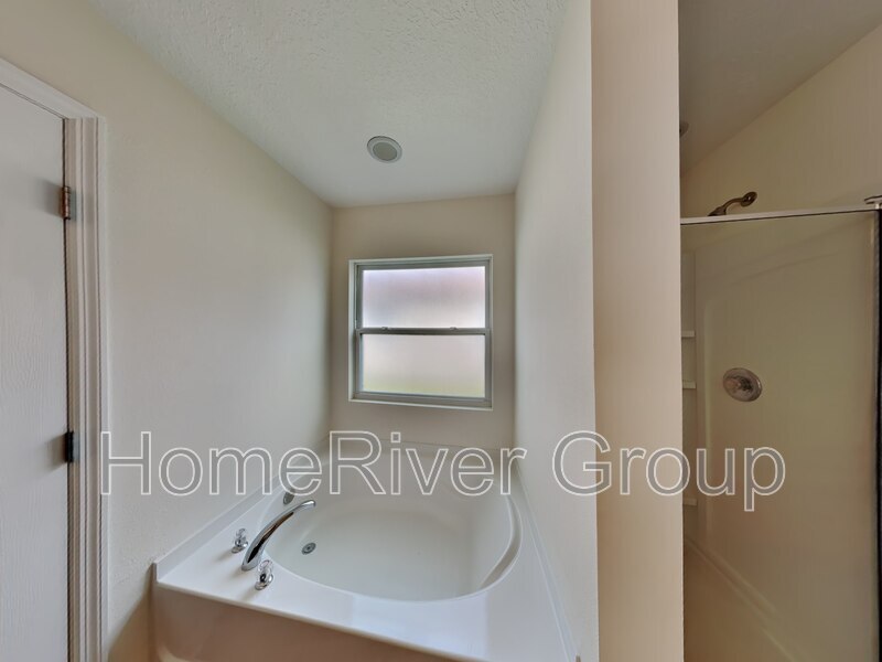 Building Photo - 4895 Creek Bluff Ln