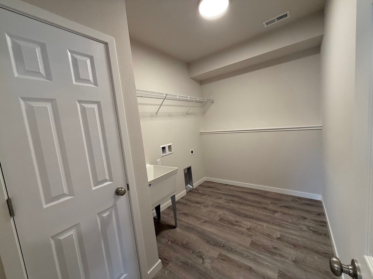 Building Photo - 5995-5995 Hanson Ct