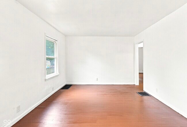 Building Photo - 3429 Kinnear Ave