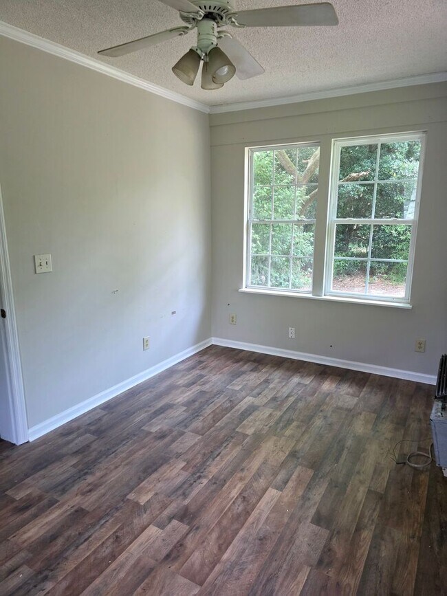 Building Photo - 2BR/2BA Cottage