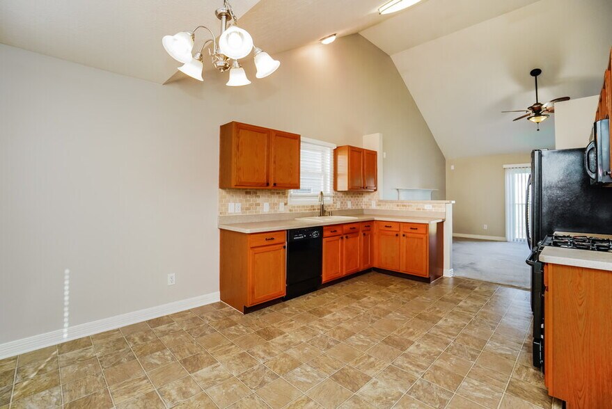 Building Photo - 718 Orwell St