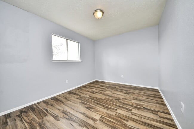 Building Photo - 23927 Verngate Dr