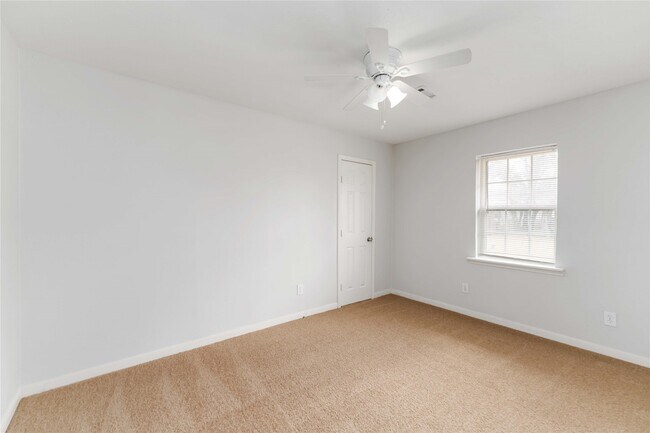 Building Photo - 3122 Sunnydale Dr